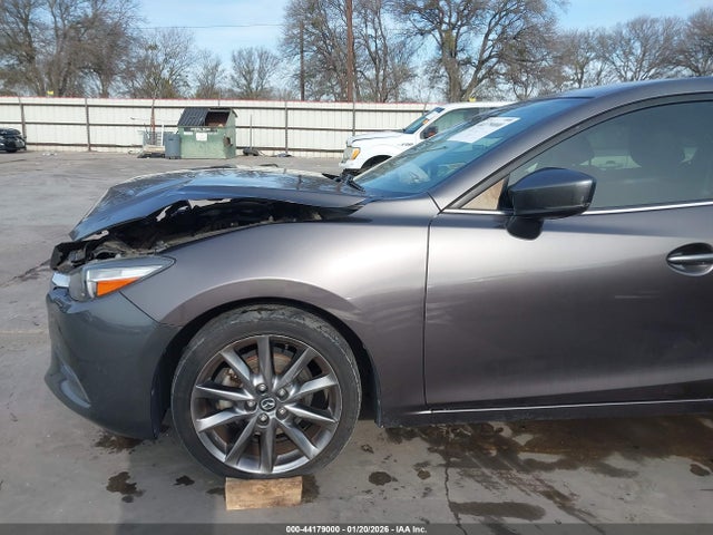 Продаж на аукціоні авто 2018 Mazda Mazda3 Touring, vin: 3MZBN1V39JM216556, номер лоту: 44179000
