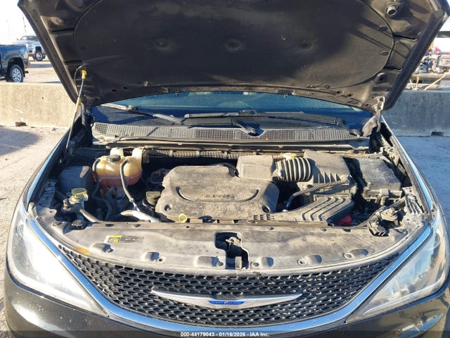 2019 Chrysler Pacifica Touring Plus მანქანა იყიდება აუქციონზე, vin: 2C4RC1FG2KR666374, აუქციონის ნომერი: 44179043
