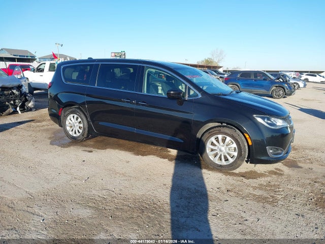 2019 Chrysler Pacifica Touring Plus მანქანა იყიდება აუქციონზე, vin: 2C4RC1FG2KR666374, აუქციონის ნომერი: 44179043