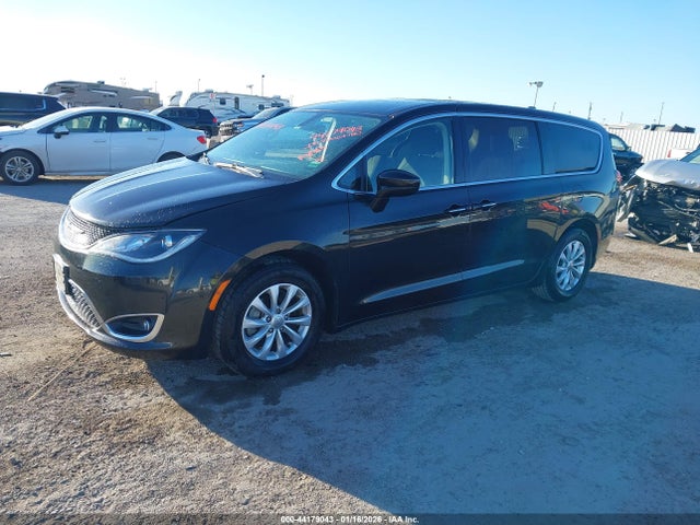 2019 Chrysler Pacifica Touring Plus მანქანა იყიდება აუქციონზე, vin: 2C4RC1FG2KR666374, აუქციონის ნომერი: 44179043