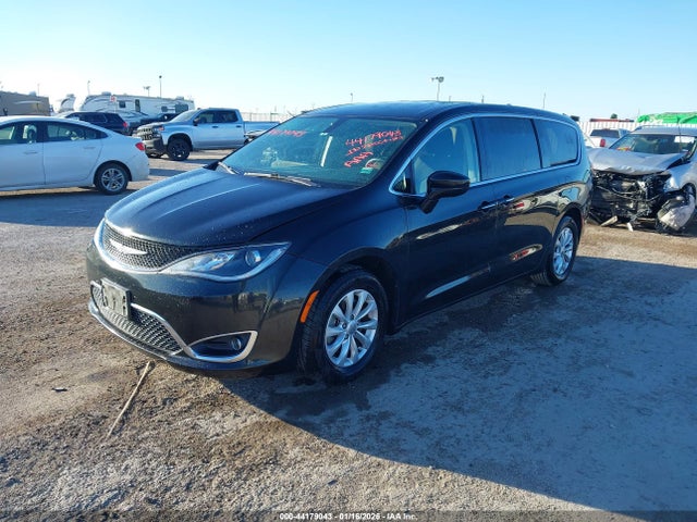 2019 Chrysler Pacifica Touring Plus მანქანა იყიდება აუქციონზე, vin: 2C4RC1FG2KR666374, აუქციონის ნომერი: 44179043