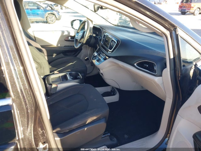 2019 Chrysler Pacifica Touring Plus მანქანა იყიდება აუქციონზე, vin: 2C4RC1FG2KR666374, აუქციონის ნომერი: 44179043