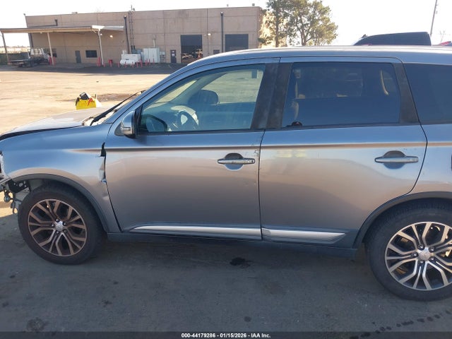 Mitsubishi Outlander Se 2017 JA4AD3A30HZ043922 Image 14