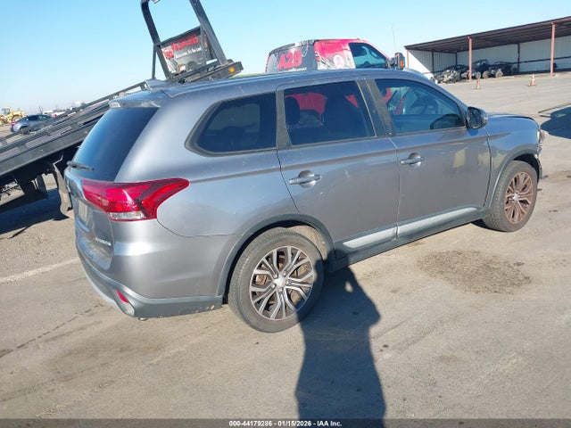 Mitsubishi Outlander Se 2017 JA4AD3A30HZ043922 Image 4