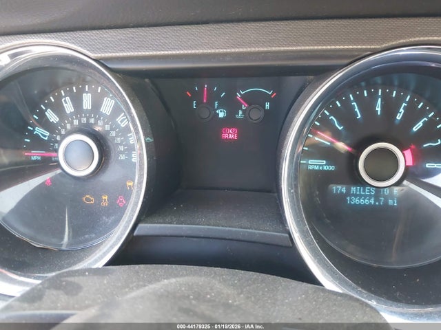 1ZVBP8AM2E5256930 Ford Mustang V6