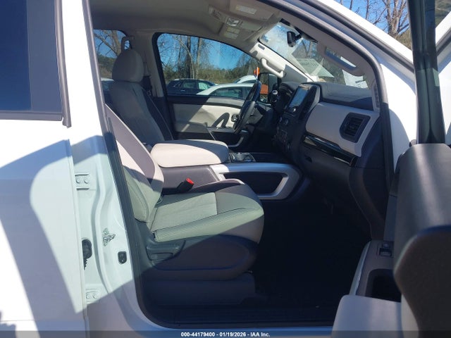2024 NISSAN TITAN 1N6AA1ED0RN112636 Photo 4