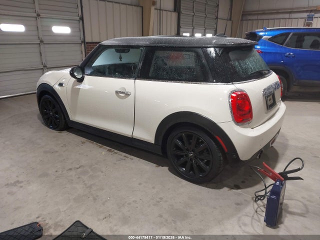 2018 MINI HARDTOP WMWXP5C56J2G62668 Photo 2