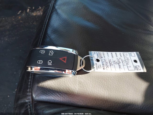 2011 JAGUAR XF SAJWA0FBXBLS16666 Photo 10