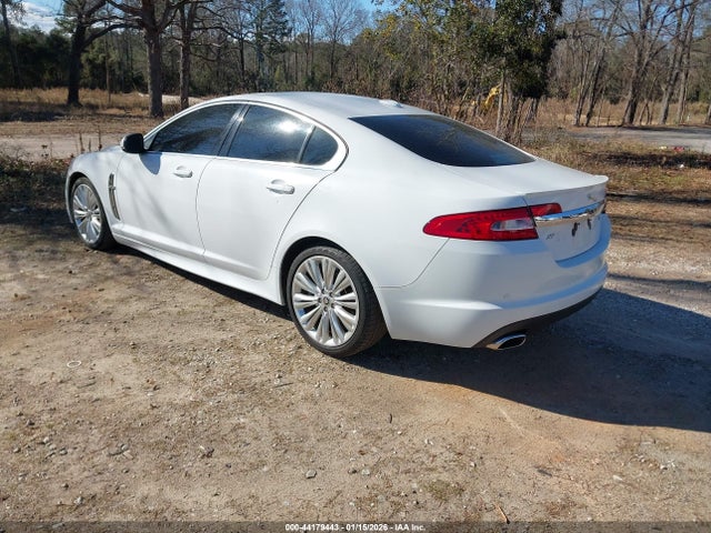 2011 JAGUAR XF SAJWA0FBXBLS16666 Photo 2