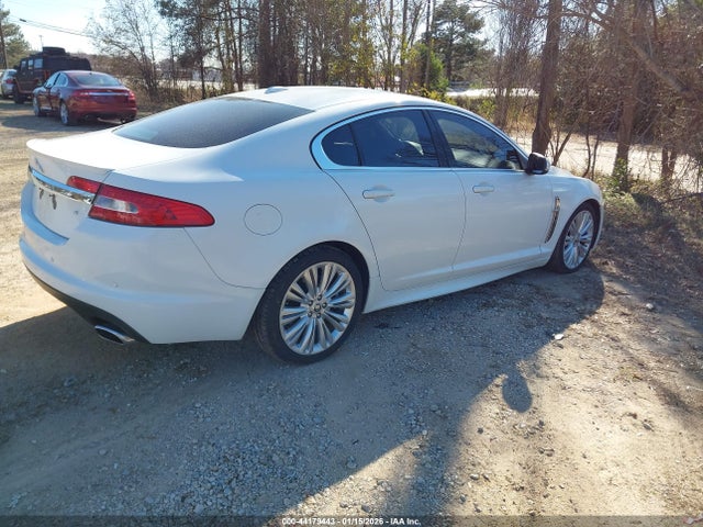 2011 JAGUAR XF SAJWA0FBXBLS16666 Photo 3
