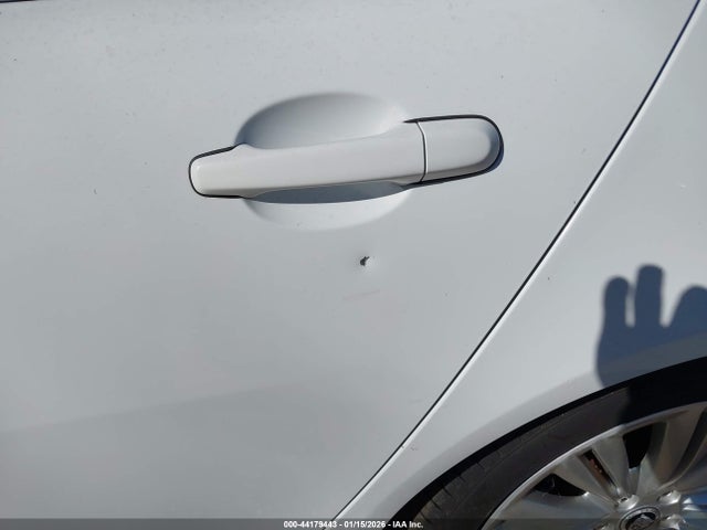 2011 JAGUAR XF SAJWA0FBXBLS16666 Photo 5