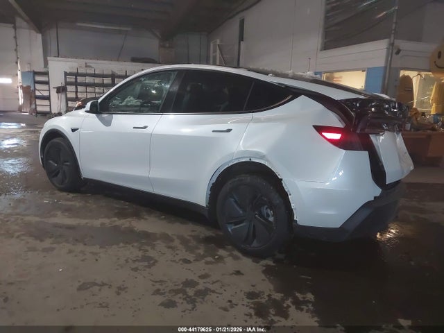 2026 TESLA MODEL Y 7SAYGDEE0TA488690 Photo 2