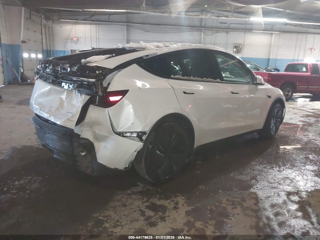 2026 TESLA MODEL Y 7SAYGDEE0TA488690 Photo 3