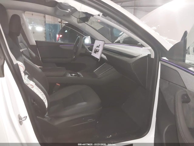 2026 TESLA MODEL Y 7SAYGDEE0TA488690 Photo 4
