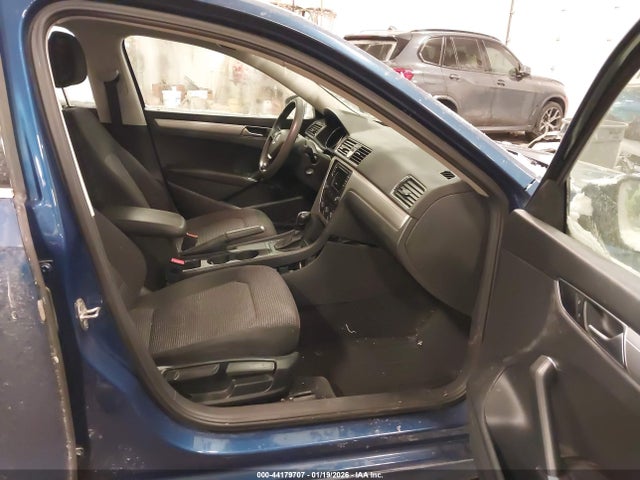 44179707 :رقم المزاد ، 1VWAT7A32GC014890 vin ، 2016 Volkswagen Passat 1.8t S مزاد بيع