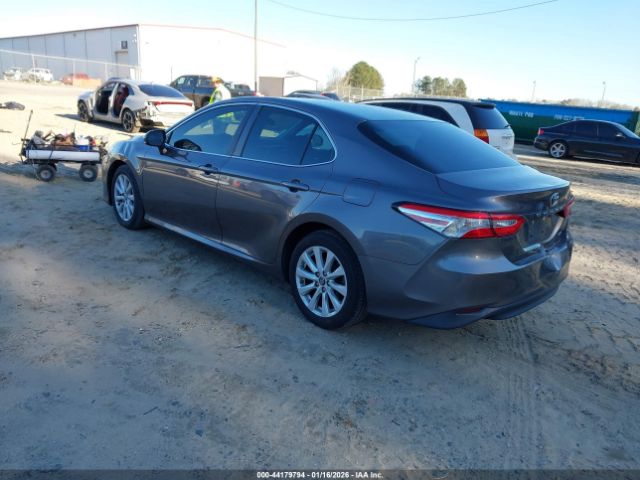 2018 TOYOTA CAMRY 4T1B11HK1JU154708 Photo 2