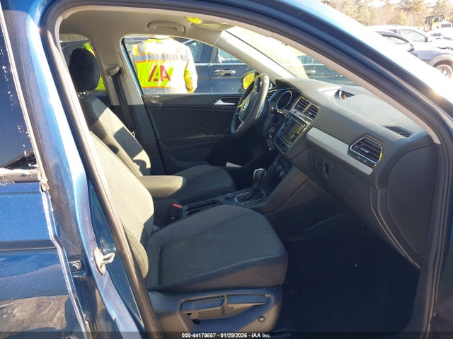 2018 VOLKSWAGEN TIGUAN 3VV0B7AX3JM096236 Photo 4