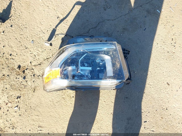 5TFAY5F19MX961333 Toyota Tundra Platinum