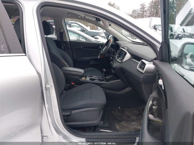 5XYPGDA50JG418338 KIA Sorento 3.3l Lx