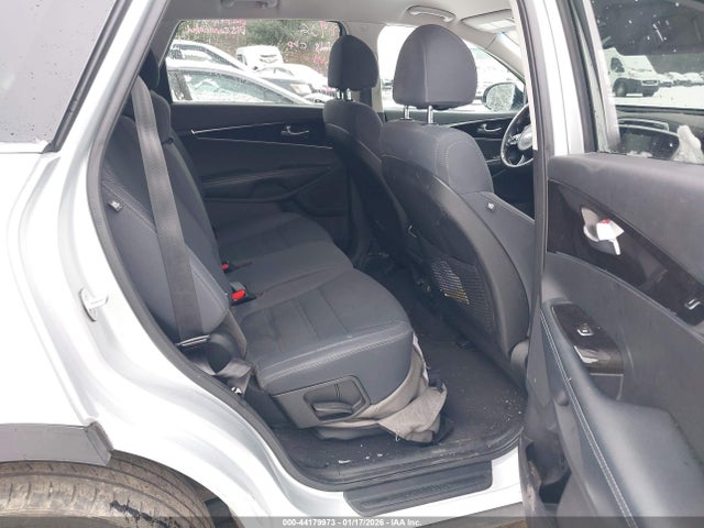 5XYPGDA50JG418338 KIA Sorento 3.3l Lx