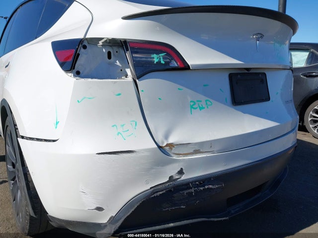 Auction sale of the 2021 Tesla Model Y Performance Dual Motor All-wheel Drive, vin: 5YJYGDEF8MF197557, lot number: 44180041