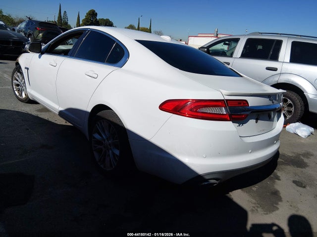 2012 JAGUAR XF SAJWA0FB8CLS25030 Photo 2