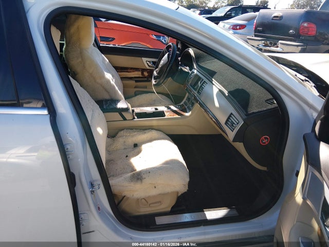 2012 JAGUAR XF SAJWA0FB8CLS25030 Photo 4