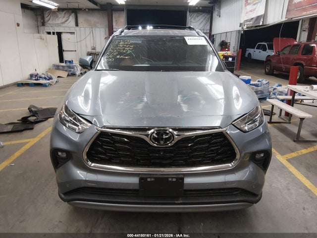 5TDKDRBHXPS009025 Toyota Highlander Platinum