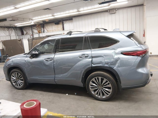 5TDKDRBHXPS009025 Toyota Highlander Platinum