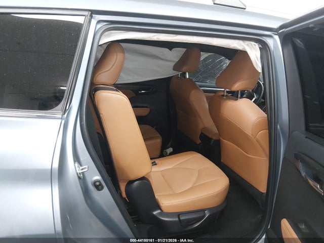 5TDKDRBHXPS009025 Toyota Highlander Platinum