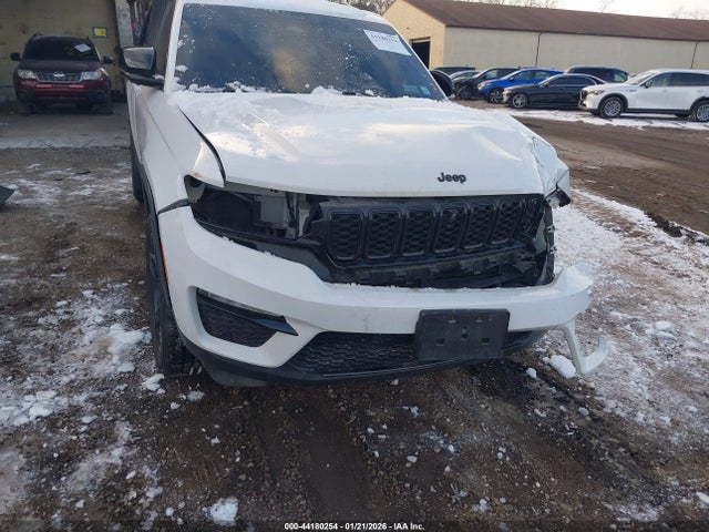 Продажа на аукционе авто 2023 Jeep Grand Cherokee Limited 4x4, vin: 1C4RJHBG1PC501176, номер лота: 44180254