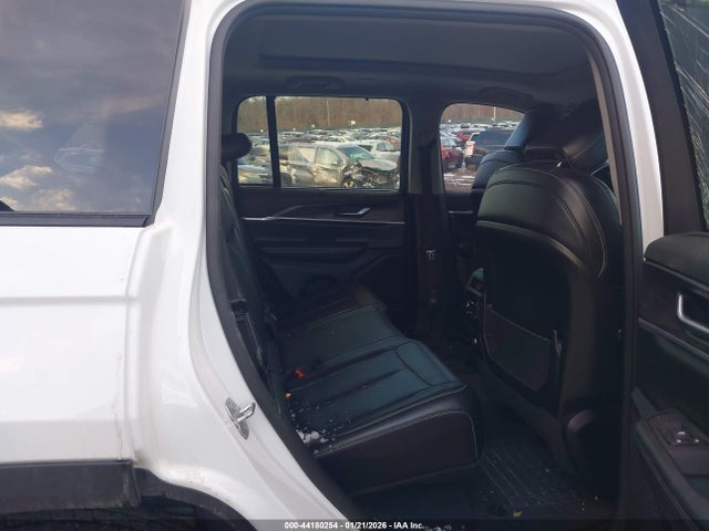 Продажа на аукционе авто 2023 Jeep Grand Cherokee Limited 4x4, vin: 1C4RJHBG1PC501176, номер лота: 44180254