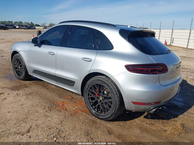2017 PORSCHE MACAN WP1AG2A52HLB53607 Photo 2