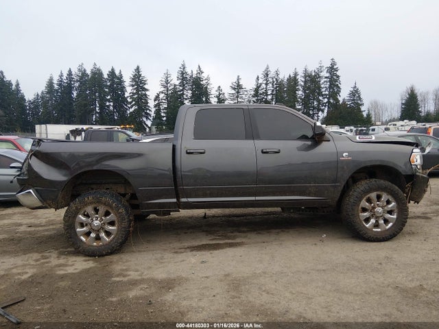 3C6UR5DL7NG109252 RAM 2500 Big Horn 4x4 6&#039;4 Box