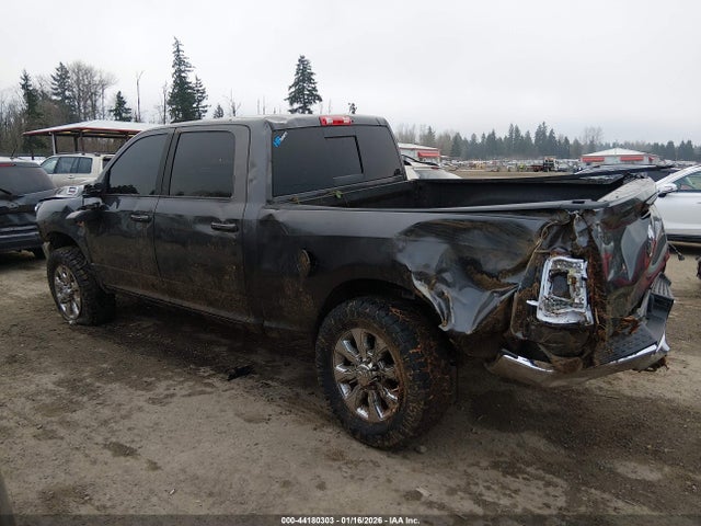 3C6UR5DL7NG109252 RAM 2500 Big Horn 4x4 6&#039;4 Box