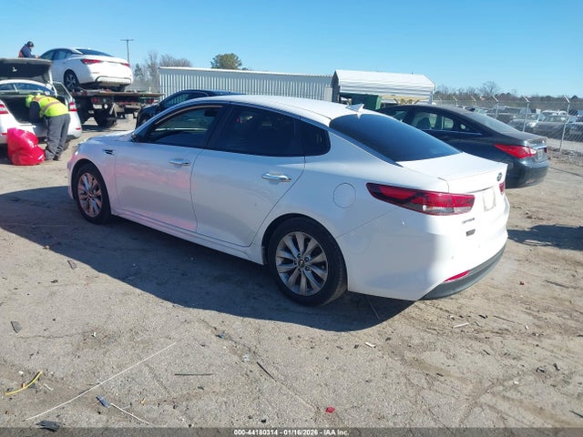 5XXGT4L32JG215186 KIA Optima S