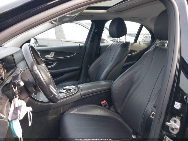 2019 Mercedes-benz E 300 მანქანა იყიდება აუქციონზე, vin: WDDZF4JB3KA542726, აუქციონის ნომერი: 44180329