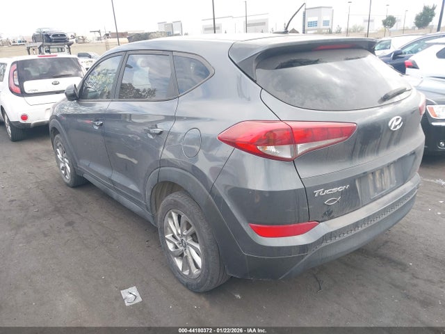 KM8J23A45HU423724 Hyundai TUCSON SE
