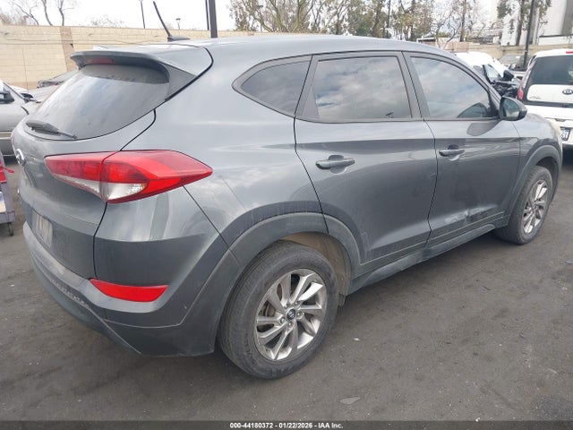 KM8J23A45HU423724 Hyundai TUCSON SE