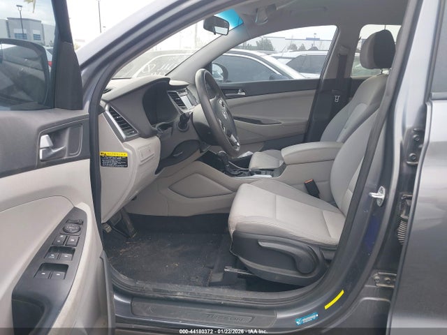 KM8J23A45HU423724 Hyundai TUCSON SE