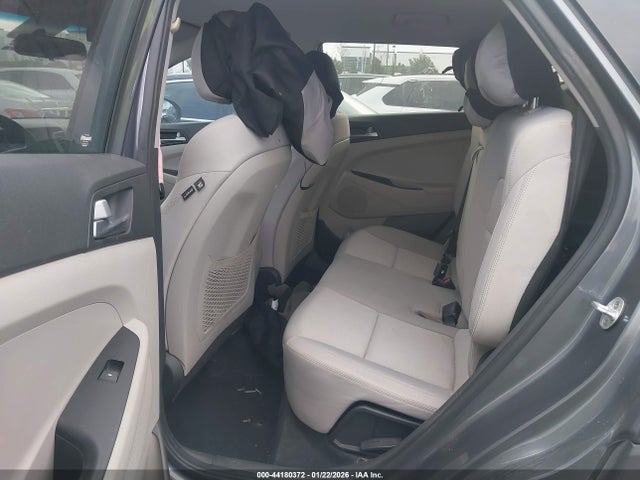 KM8J23A45HU423724 Hyundai TUCSON SE