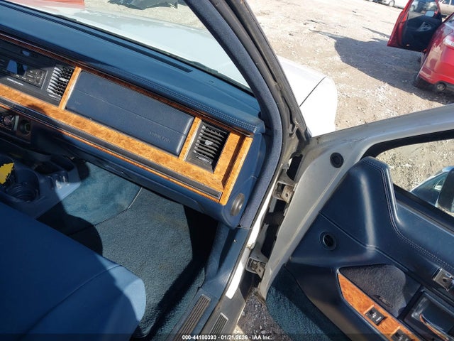 1993 LINCOLN TOWN CAR 1LNLM82W1PY716785 Photo 4