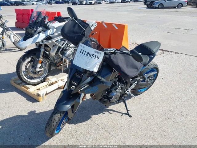 Suzuki Gsx800 R 2024 JS1EM11B1R7101000 Image 2