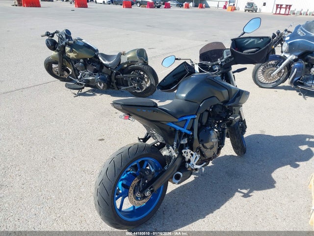 Suzuki Gsx800 R 2024 JS1EM11B1R7101000 Image 4