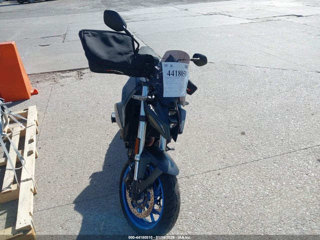 Suzuki Gsx800 R 2024 JS1EM11B1R7101000 Image 5