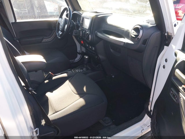 1C4HJWDG7GL283435 Jeep Wrangler Unlimited Sport