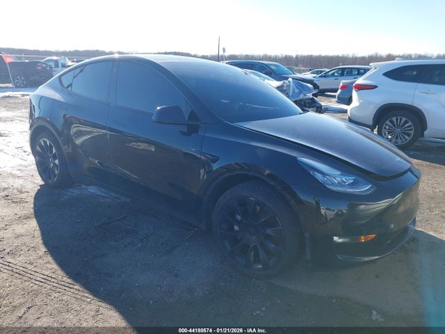 2021 TESLA MODEL Y 5YJYGAEE1MF302798 Photo 0