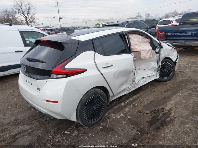 2023 NISSAN LEAF 1N4CZ1CV8PC558399 Photo 3