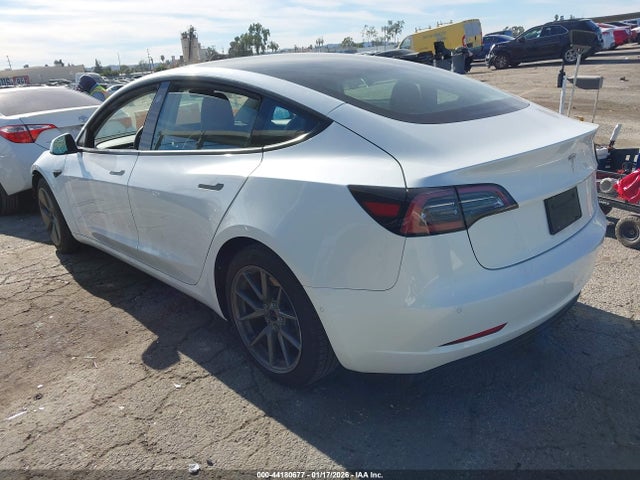 2021 TESLA MODEL 3 5YJ3E1EA2MF069379 Photo 2