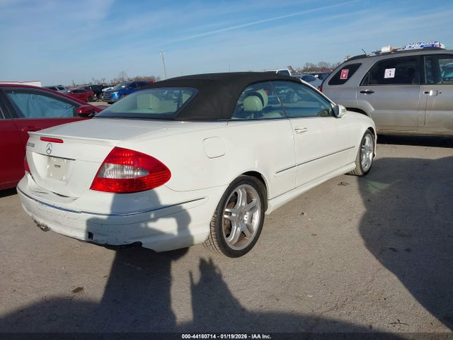 2008 MERCEDES-BENZ CLK 550 WDBTK72F98T089352 Photo 3